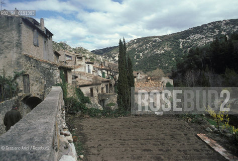 ( FRANCIA  )  LANGUEDOC-ROUSSILLON SAINT-GUILHEM-LE-DESERT IL PAESE  © 1999 Graziano Arici/Rosebud2 / GEO