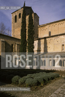 ( FRANCIA  )  LANGUEDOC-ROUSSILLON SAINT-GUILHEM-LE-DESERT CHIESA ABBAZIALE CHIOSTRO © 1999 Graziano Arici/Rosebud2 / GEO