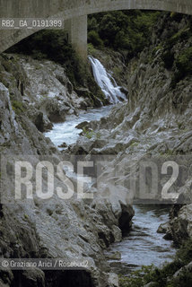 ( FRANCIA  )  LANGUEDOC-ROUSSILLON SAINT-GUILHEM-LE-DESERT IL FIUME HERAULT © 1999 Graziano Arici/Rosebud2 / GEO