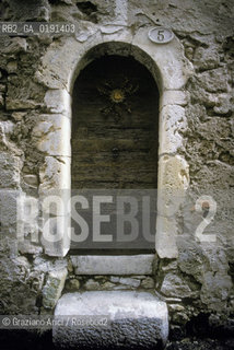 ( FRANCIA  )  LANGUEDOC-ROUSSILLON SAINT-GUILHEM-LE-DESERT PORTA © 1999 Graziano Arici/Rosebud2 / GEO