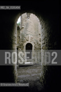 ( FRANCIA  )  LANGUEDOC-ROUSSILLON SAINT-GUILHEM-LE-DESERT IL PAESE © 1999 Graziano Arici/Rosebud2 / GEO