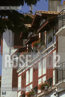( FRANCIA  )  AQUITAINE ST-JEAN-DE-LUZ : UNA VIA DEL CENTRO © 1999 Graziano Arici/Rosebud2 / GEO