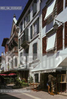 ( FRANCIA  ) AQUITAINE ST-JEAN-DE-LUZ : UNA VIA DEL CENTRO © 1999 Graziano Arici/Rosebud2 / GEO