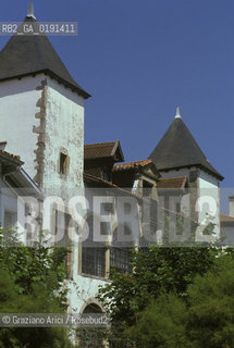 ( FRANCIA  ) AQUITAINE ST-JEAN-DE-LUZ : UNA PALAZZO DEL CENTRO © 1999 Graziano Arici/Rosebud2 / GEO