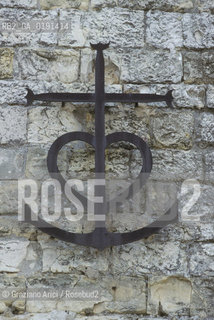 ( FRANCIA  )  LANGUEDOC-ROUSSILLON LES-SAINTES-MARIES-DE-LA-MER : CROCE DI CAMARGUE  © 1999 Graziano Arici/Rosebud2 / GEO