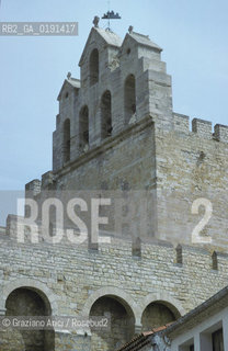 ( FRANCIA  )  LANGUEDOC-ROUSSILLON LES-SAINTES-MARIES-DE-LA-MER : LA CHIESA  © 1999 Graziano Arici/Rosebud2 / GEO CAMARGUE
