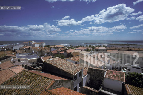 ( FRANCIA  )  LANGUEDOC-ROUSSILLON LES-SAINTES-MARIES-DE-LA-MER : IL PAESE  © 1999 Graziano Arici/Rosebud2 / GEO CAMARGUE