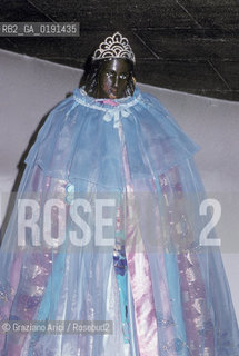 ( FRANCIA  )  LANGUEDOC-ROUSSILLON LES-SAINTES-MARIES-DE-LA-MER : LA CHIESA LA STATUA DI SANTA SARA PATRONA DEI GITANI © 1999 Graziano Arici/Rosebud2 / GEO CAMARGUE PELLEGRINAGGIO