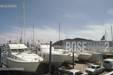 ( FRANCIA  )  PROVENCE-ALPES-COTE DAZUR ST-RAPHAEL : IL PORTO TURISTICO  © 1999 Graziano Arici/Rosebud2 / GEO