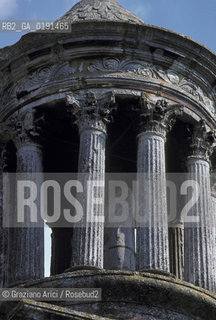 ( FRANCIA  )  PROVENCE-ALPES-COTE DAZUR ST-REMY-DE-PROVENCE : LES ANTIQUES  IL MAUSOLEO  © 1999 Graziano Arici/Rosebud2 / GEO  TOMBA