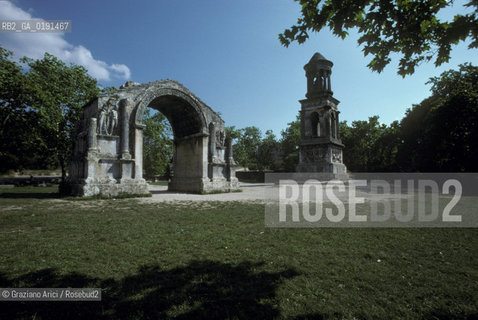 ( FRANCIA  )  PROVENCE-ALPES-COTE DAZUR ST-REMY-DE-PROVENCE : LES ANTIQUES  ARCO DI TRIONFO E MAUSOLEO ROMANO  © 1999 Graziano Arici/Rosebud2 / GEO