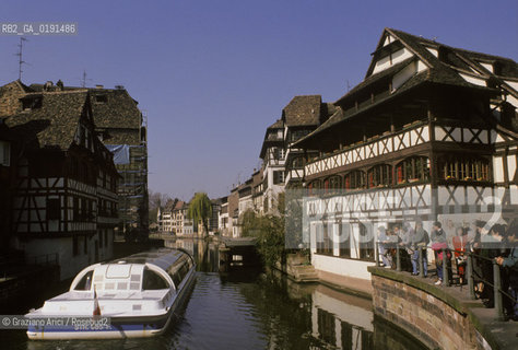 ( FRANCIA  )  ALSAZIA STRASBURGO : IL QUARTIERE FINKWILLER CASE A GRATICCIO CANALE  © 1999 Graziano Arici/Rosebud2 / GEO