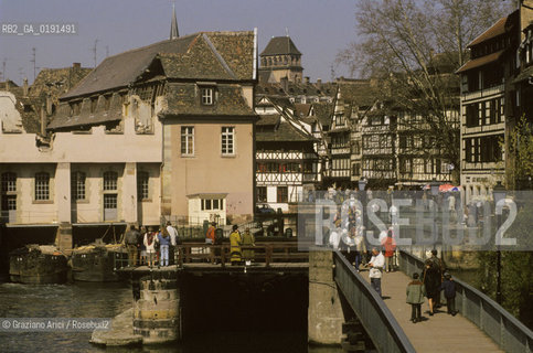 ( FRANCIA  )  ALSAZIA STRASBURGO : IL QUARTIERE FINKWILLER CASE A GRATICCIO CANALE  © 1999 Graziano Arici/Rosebud2 / GEO