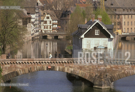 ( FRANCIA  )  ALSAZIA STRASBURGO : IL PONTE COPERTO CANALE  © 1999 Graziano Arici/Rosebud2 / GEO