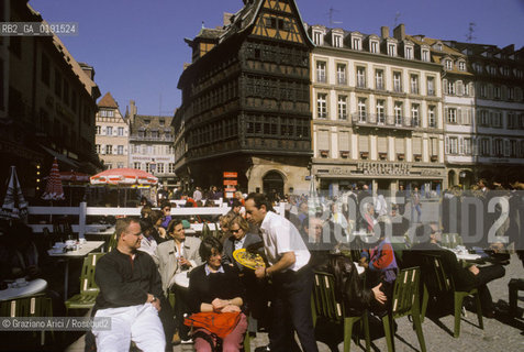 ( FRANCIA  )  ALSAZIA STRASBURGO : PLACE DE LA CATHEDRALE  © 1999 Graziano Arici/Rosebud2 / GEO