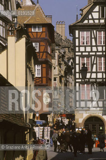 ( FRANCIA  )  ALSAZIA STRASBURGO : UNA STRADE DEL CENTRO  © 1999 Graziano Arici/Rosebud2 / GEO