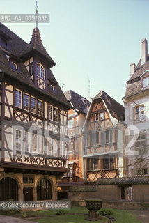 ( FRANCIA  )  ALSAZIA STRASBURGO : UNA CASA DEL CENTRO CASA A GRATICCIO  © 1999 Graziano Arici/Rosebud2 / GEO
