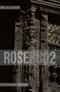 ( FRANCIA  )  ALSAZIA STRASBURGO : PLACE DE LA CATHEDRALE MAISON KAMMERZELL  © 1999 Graziano Arici/Rosebud2 / GEO LEGNO