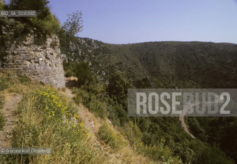 ( FRANCIA  )  LANGUEDOC-ROUSSILLON  CASTELLO DI TERMES  © 1999 Graziano Arici/Rosebud2 / GEO ERESIA CATARA CATARI CROCIATA