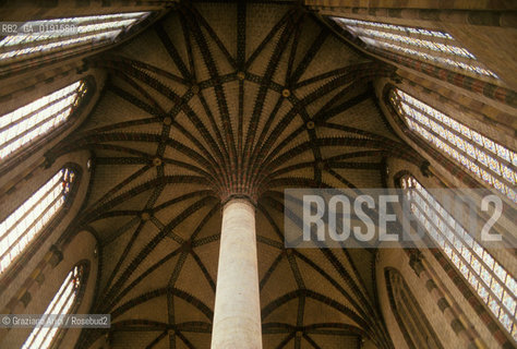 ( FRANCIA  )  MIDI-PYRENEES TOLOSA : CHIESA LES JACOBINS GOTICO  © 1999 Graziano Arici/Rosebud2 / GEO ERESIA CATARA CATARI CROCIATA