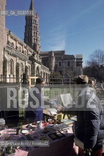 ( FRANCIA  )  MIDI-PYRENEES TOLOSA : CHIESA BASILICA DI ST-SERNIN MERCATO DELLE PULCI © 1999 Graziano Arici/Rosebud2 / GEO ERESIA CATARA CATARI CROCIATA PELLEGRINAGGIO