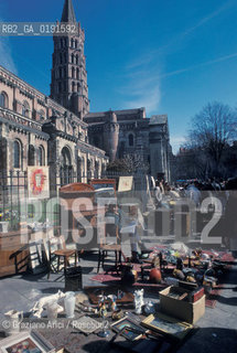 ( FRANCIA  )  MIDI-PYRENEES TOLOSA : CHIESA BASILICA DI ST-SERNIN MERCATO DELLE PULCI © 1999 Graziano Arici/Rosebud2 / GEO ERESIA CATARA CATARI CROCIATA PELLEGRINAGGIO