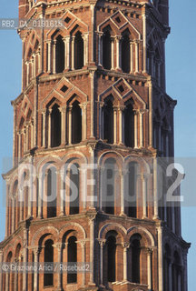 ( FRANCIA  )  MIDI-PYRENEES TOLOSA : CHIESA BASILICA DI ST-SERNIN CAMPANILE MATTONI © 1999 Graziano Arici/Rosebud2 / GEO ERESIA CATARA CATARI CROCIATA PELLEGRINAGGIO
