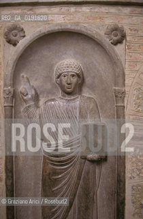 ( FRANCIA  )  MIDI-PYRENEES TOLOSA : CHIESA BASILICA DI ST-SERNIN BASSORILIEVO NEL GIRO DEI CORPI SANTI © 1999 Graziano Arici/Rosebud2 / GEO ERESIA CATARA CATARI CROCIATA PELLEGRINAGGIO