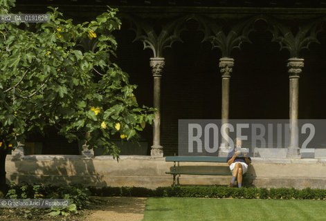 ( FRANCIA  )  MIDI-PYRENEES TOLOSA : CHIESA E CONVENTO DES AUGUSTINS CHIOSTRO © 1999 Graziano Arici/Rosebud2 / GEO ERESIA CATARA CATARI CROCIATA PELLEGRINAGGIO MUSEO