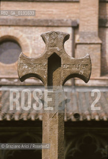 ( FRANCIA  )  MIDI-PYRENEES TOLOSA : CHIESA E CONVENTO DES AUGUSTINS CHIOSTRO © 1999 Graziano Arici/Rosebud2 / GEO ERESIA CATARA CATARI CROCIATA PELLEGRINAGGIO MUSEO CROCE