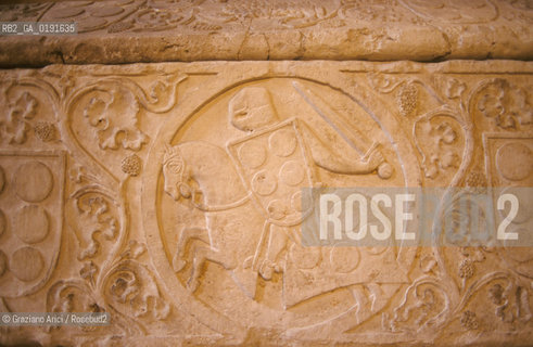 ( FRANCIA  )  MIDI-PYRENEES TOLOSA : CHIESA E CONVENTO DES AUGUSTINS SARCOFAGO DI CAVALIERE © 1999 Graziano Arici/Rosebud2 / GEO ERESIA CATARA CATARI CROCIATA PELLEGRINAGGIO MUSEO