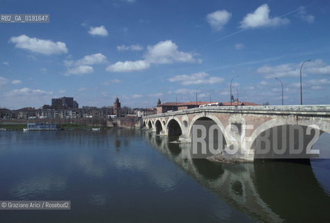( FRANCIA  )  MIDI-PYRENEES TOLOSA : IL PONT-NEUF E IL FIUME GARONNE © 1999 Graziano Arici/Rosebud2 / GEO PONTE