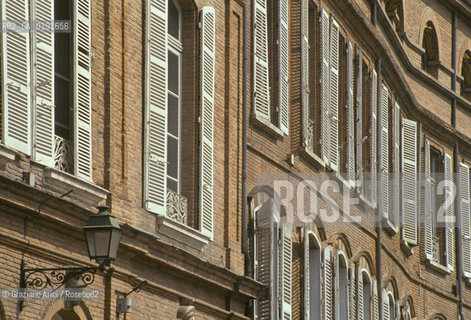 ( FRANCIA  )  MIDI-PYRENEES TOLOSA : CASE MATTONE © 1999 Graziano Arici/Rosebud2 / GEO