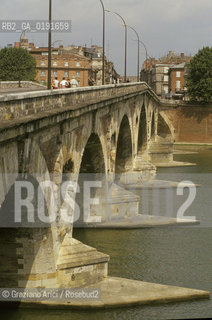 ( FRANCIA  )  MIDI-PYRENEES TOLOSA : IL PONT-NEUF E IL FIUME GARONNE © 1999 Graziano Arici/Rosebud2 / GEO PONTE