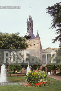 ( FRANCIA  )  MIDI-PYRENEES TOLOSA : LA SQUARE DE GAULLE E IL DONJON © 1999 Graziano Arici/Rosebud2 / GEO