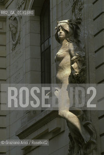 ( FRANCIA  )  MIDI-PYRENEES TOLOSA : DECORAZIONE DI UNA CASA © 1999 Graziano Arici/Rosebud2 / GEO