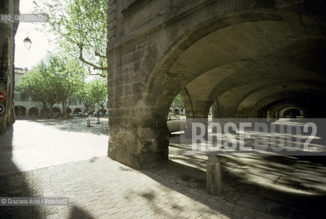 ( FRANCIA  )  LANGUEDOC-ROUSSILLON  UZES : PORTICI © 1999 Graziano Arici/Rosebud2 / GEO