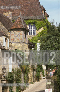 ( FRANCIA  ) AQUITAINE SARLAT-LA CANEDA : UNA VIA DEL CENTRO  © 1999 Graziano Arici/Rosebud2 / GEO  PERIGORD