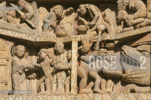 ( FRANCIA  )  MIDI-PYRENEES CONQUES : CHIESA DELLA STE-FOY : PORTALE © 1999 Graziano Arici/Rosebud2 / GEO