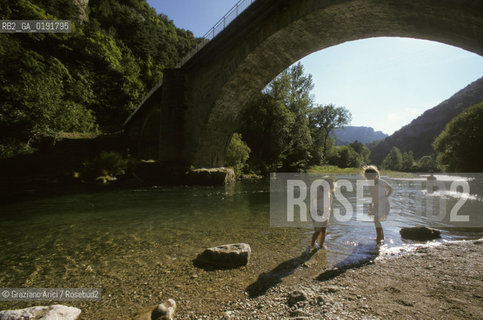 ( FRANCIA  )  MIDI-PYRENEES GOLE DEL FIUME TARN © 1999 Graziano Arici/Rosebud2 / GEO