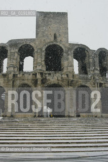 ( FRANCIA  )  PROVENCE-ALPES-COTE DAZUR ARLES : LARENA SOTTO LA NEVE © 1999 Graziano Arici/Rosebud2 / GEO