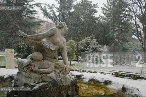 ( FRANCIA  )  PROVENCE-ALPES-COTE DAZUR ARLES : I GIARDINI SOTTO LA NEVE © 1999 Graziano Arici/Rosebud2 / GEO