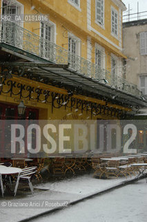 ( FRANCIA  )  PROVENCE-ALPES-COTE DAZUR ARLES : IL CAFFE GIALLO SOTTO LA NEVE © 1999 Graziano Arici/Rosebud2 / GEO