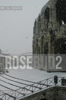 ( FRANCIA  )  PROVENCE-ALPES-COTE DAZUR ARLES : LARENA SOTTO LA NEVE © 1999 Graziano Arici/Rosebud2 / GEO