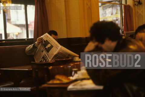 ( FRANCIA  )  PARIGI : IL CAFE AUX DEUX MAGOTS   A ST.GERMAIN DES PRES   © 1995 Graziano Arici/Rosebud2 / GEO CAFFE LETTERATURA