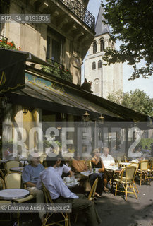 ( FRANCIA  )  PARIGI : IL CAFE AUX DEUX MAGOTS   A ST.GERMAIN DES PRES   © 1995 Graziano Arici/Rosebud2 / GEO CAFFE LETTERATURA
