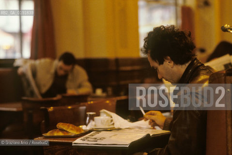 ( FRANCIA  )  PARIGI : IL CAFE AUX DEUX MAGOTS   A ST.GERMAIN DES PRES   © 1995 Graziano Arici/Rosebud2 / GEO CAFFE LETTERATURA