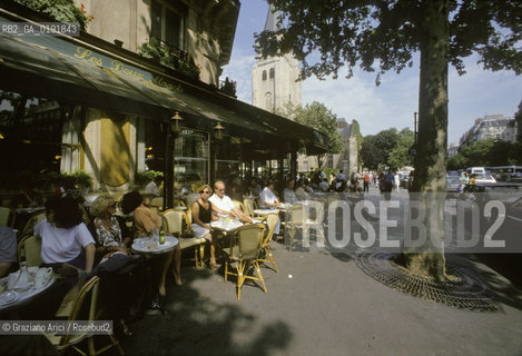 ( FRANCIA  )  PARIGI : IL CAFE AUX DEUX MAGOTS   A ST.GERMAIN DES PRES   © 1995 Graziano Arici/Rosebud2 / GEO CAFFE LETTERATURA