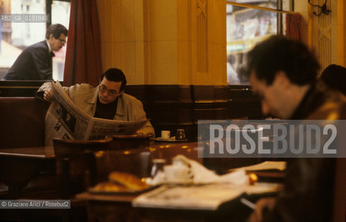 ( FRANCIA  )  PARIGI : IL CAFE AUX DEUX MAGOTS   A ST.GERMAIN DES PRES   © 1995 Graziano Arici/Rosebud2 / GEO CAFFE LETTERATURA