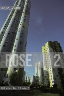 ( FRANCIA  )  PARIGI : QUARTIERE RESIDENZIALE ALLA DEFENSE   © 1995 Graziano Arici/Rosebud2 / GEO ARCHITETTURA MODERNA GRATTACIELO